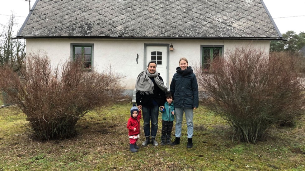 Det här är den nya familjen i Rute. Oscar Morild och Felicia Almerén med barnen Ellis och Love. De såg till att bättre på inflyttningsstatistiken i Rute.