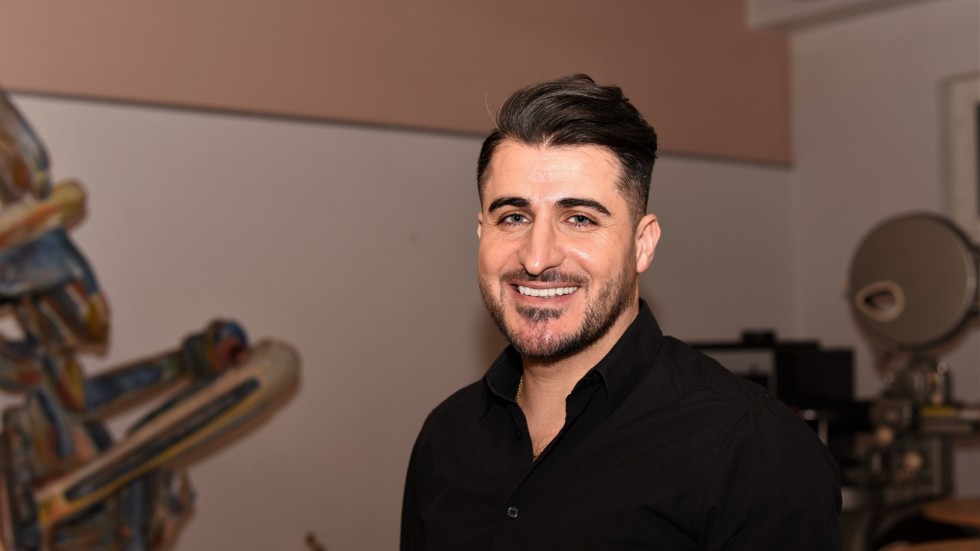 "Jag har levt i utanförskap och med missbruksproblem, jag är en person som ingen velat ha med att göra. Nu är jag en hyllad talare och det är min sårbarhet som ger mig drivkraft", säger Charbel Gabro. 