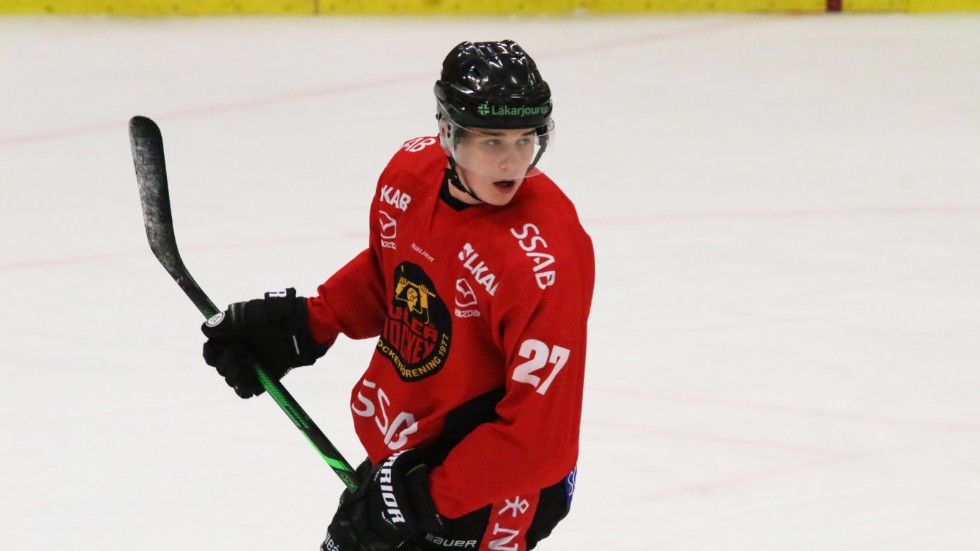 Nils Lundkvist, från Piteå, nämns ofta som en av Sveriges viktigaste spelare i junior-VM.