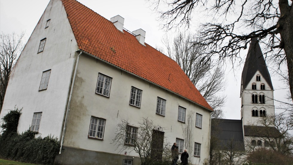 Efter många turer så är nu prästgården i Stenkyrka såld till det lokala utvecklingsbolaget. 