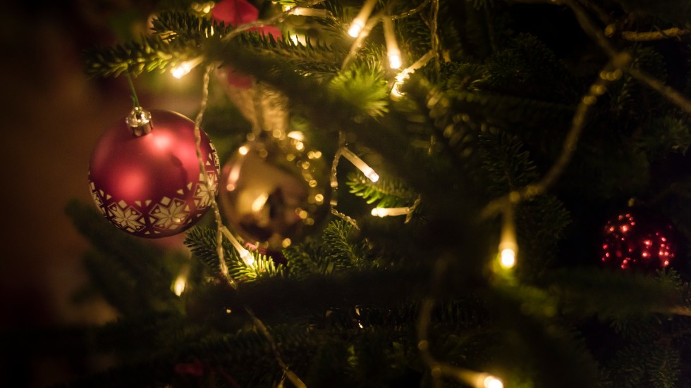 Julgranen och de svenska jultraditionerna är ett exempel på hur den svenska kulturen tar sig uttryck. 