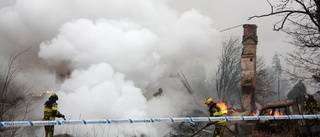 Brand i övertänt hus ska ha spridit sig