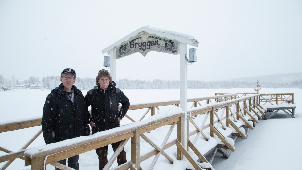 Bill Grundström och Gunnar Eriksson hör till PRO:s fiskegrupp som kommer att ha hand om Nyborgtjärn de kommande tre åren. De kommer att ändra vissa regler för tjärnen samt utbilda fisketillsynsmän.