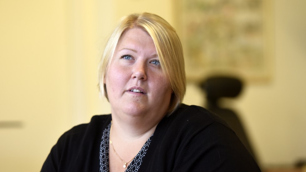 Utbildningsrådet Frida Granath påpekar att kommunen sparar 500 000 kronor per år på att sluta med körkortsbidraget.
