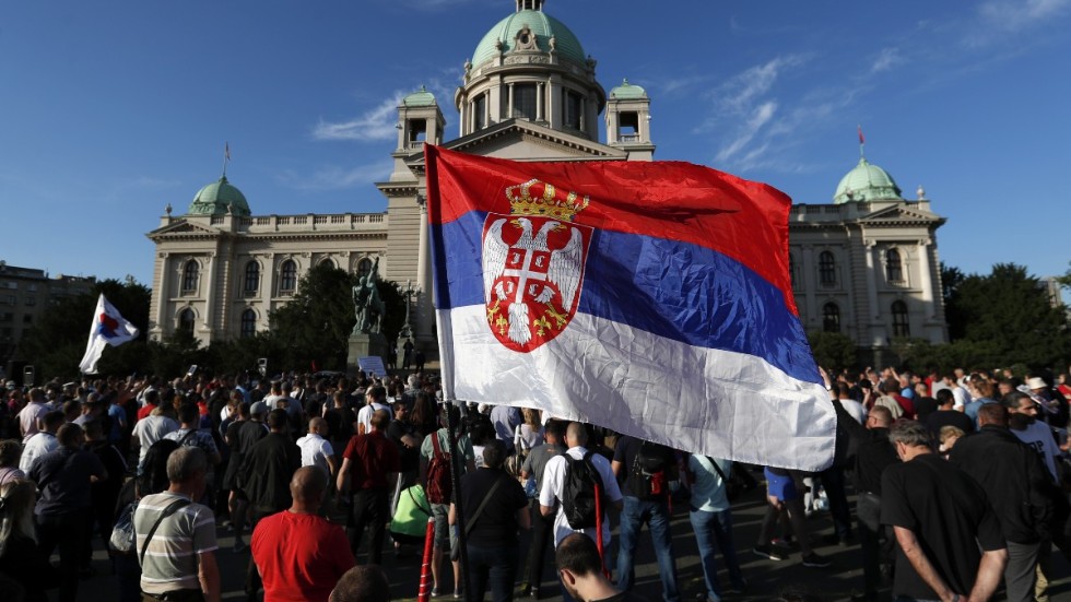 Demonstrationer mot president Aleksandar Vucić och hans regering framför det serbiska parlamentet på lördagen.