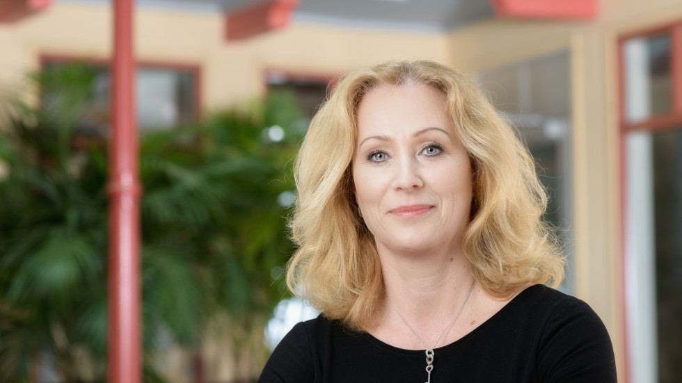 Jeanette Gustafsdotter, medierättsjurist och tidigare vd för Tidningsutgivarna, riktar hård kritik mot hur flera kommuner i länet behandlat tidningens begäran om utlämnande av uppgifter. 