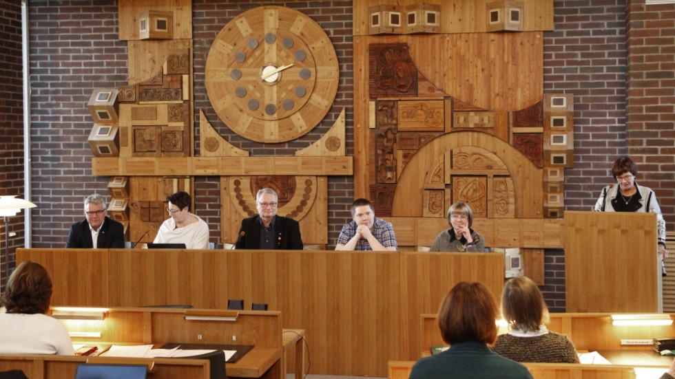 Kommunfullmäktiges presidium består av ordförande Thor Viklund (S), vice ordförande Daniel Strandlund (C), och andre vice ordförande Burman (S).
