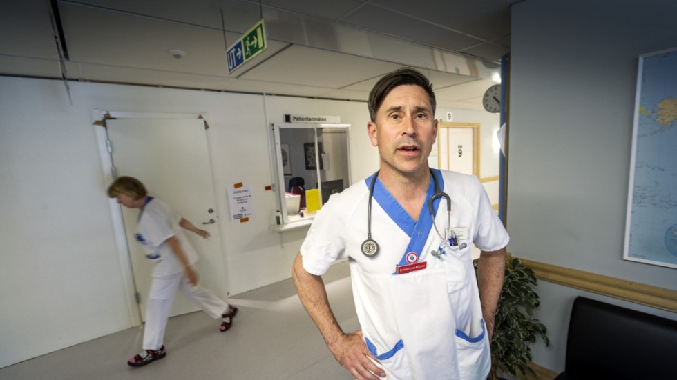 Erik Salaneck, infektionsläkare, är orolig för vad som kan hända när färre följer myndigheternas rekommendationer.