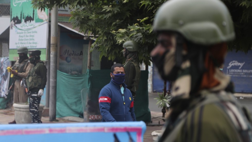 Indiska soldater i Kashmirs huvudstad Srinagar. Arkivbild.