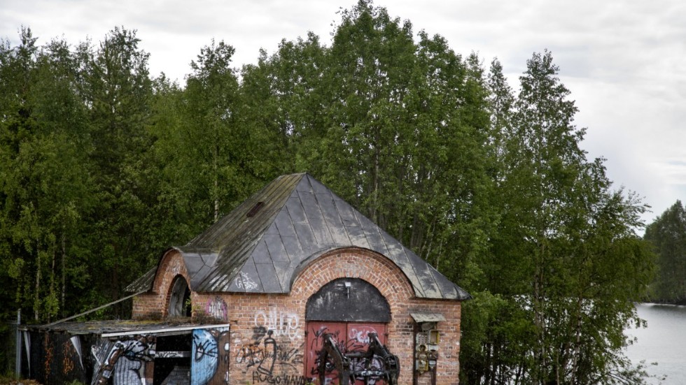Det gamla pumphuset i tegel revs utan bygglov. Nu får SCA betala en straffavgift. (Arkivbild)