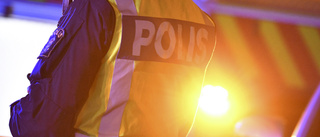 Man med svärd hotade polis 