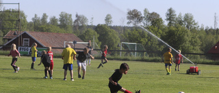 Hasse sprider fotbollsglädje på Forssjö IP