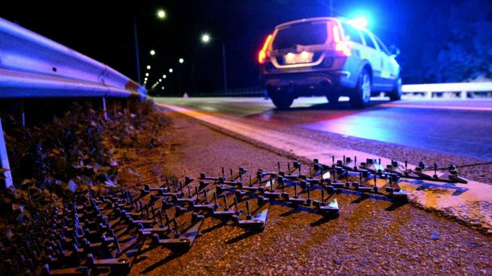 I Byske väntade en spikmatta som till slut fick stopp på den stulna bilen. Ungdomarna försökte då fly till fots men kunde snabbt gripas. (Bilden har inget med nattens händelse att göra)