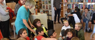 Barnen får ta plats i det nya biblioteket