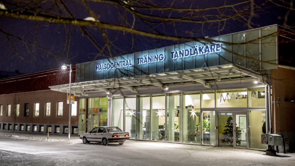 Närsjukvårdsområdet i Piteå måste sänka kostnaderna och flera verksamhetsområden ses över. Ett förslag är att arbetsterapin på hälsocentralerna ska skötas av en enda terapeut. Något som kan få konsekvenser för svaga patientgrupper. (Arkivbild) 