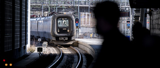 Tågtrafiken stoppad efter bombhot