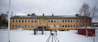 Trots rivningsbeslut - skolan står kvar och förfaller 