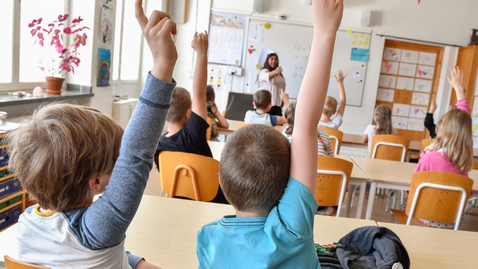 Arbetsmiljöverket får in allt fler ärenden om hot och våld i landets skolor.