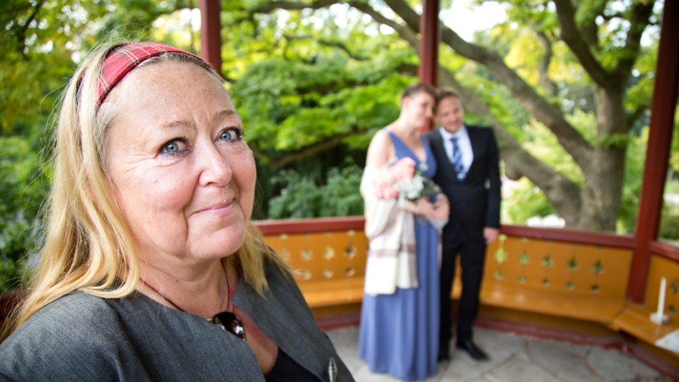 Annamaria Bauer, som förrättat både vigslar och begravningar, tycker det är fel av Region Gotland att upphöra med verksamheten.