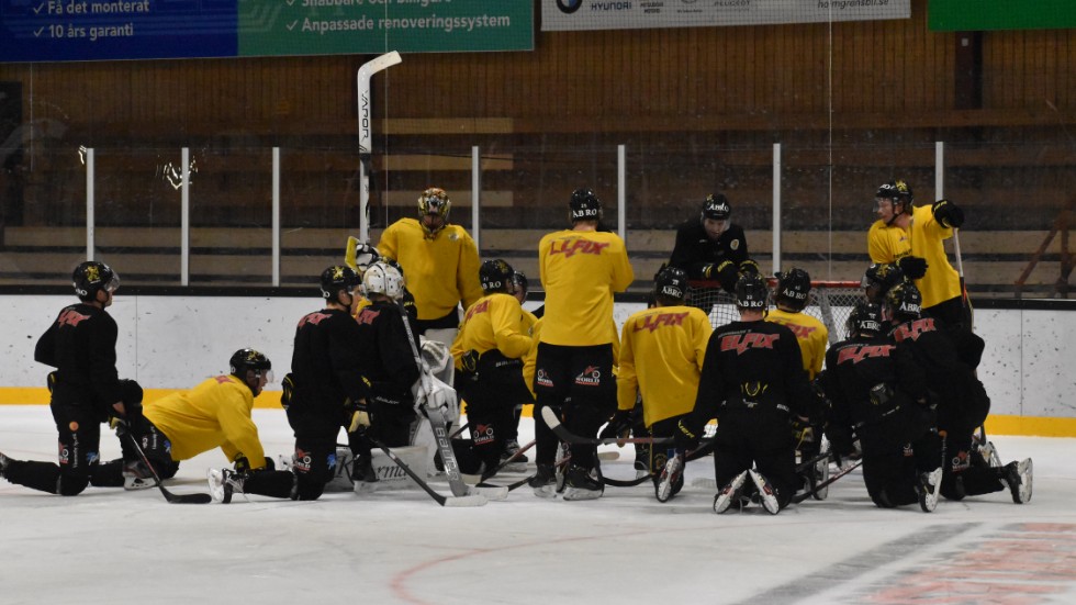 Kapten Jakob Karlsson talade under en samling på måndagsträningen.