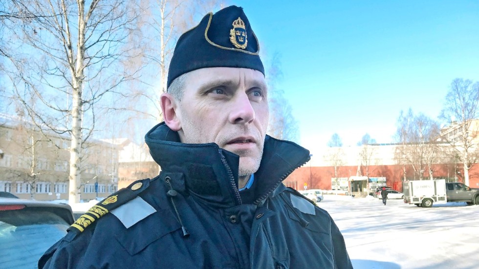 ”Det är värre om ett tjänstevapen glöms kvar på en allmän plats, det medför fler risker att vapnet hamnar i fel händer”, säger Lars Westermark, chef för polisen i Skellefteå.