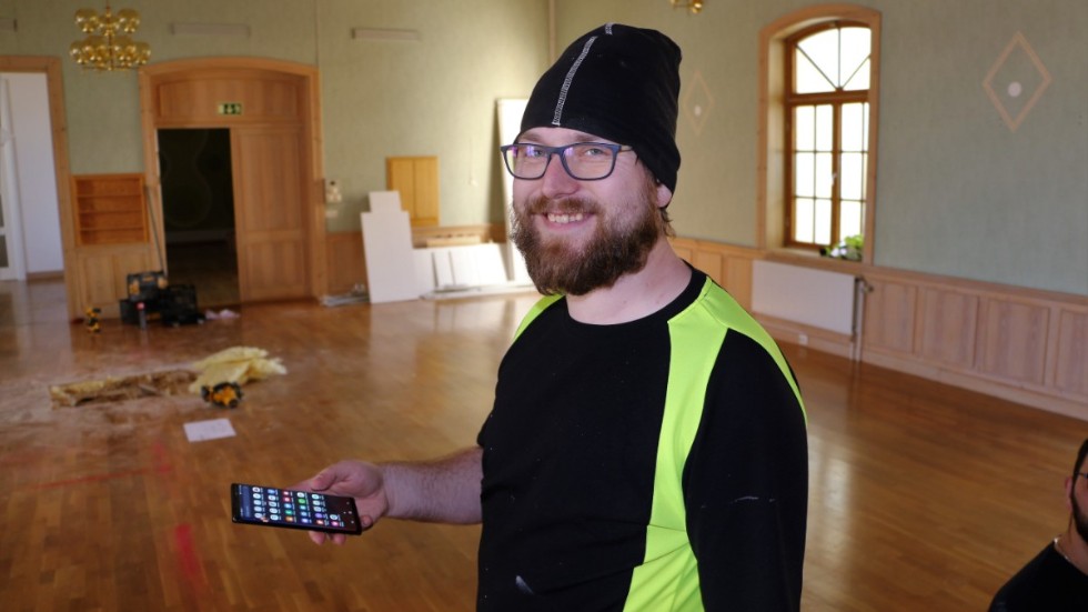 Simonas Stankevicius från Litauen har inlett arbetet med att bygga om före detta pingstkyrkan som blev yogahus.