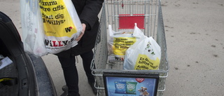 Löjets skimmer över plastpåseskatten