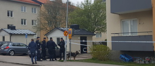 Stor polisinsats efter misstänkt knivskärning