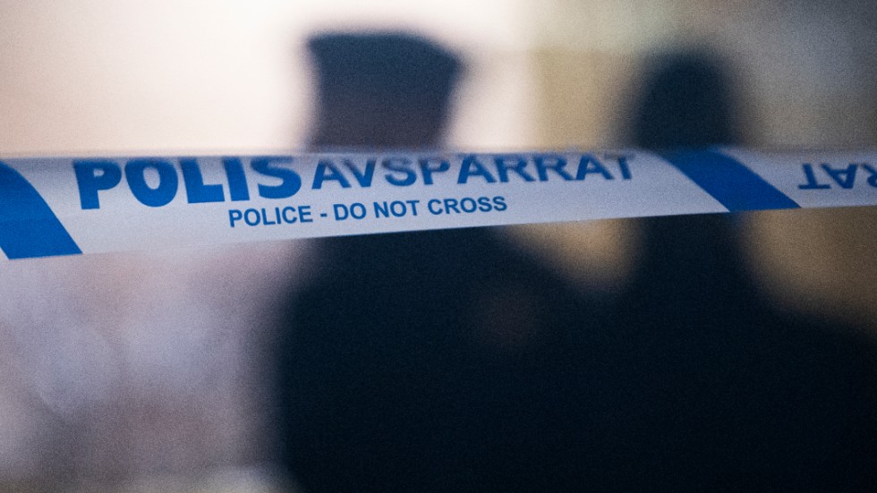 Den man som i tisdags knivskars utanför ett bibliotek i Motala är allvarligt skadad, uppger polisen. Arkivbild.