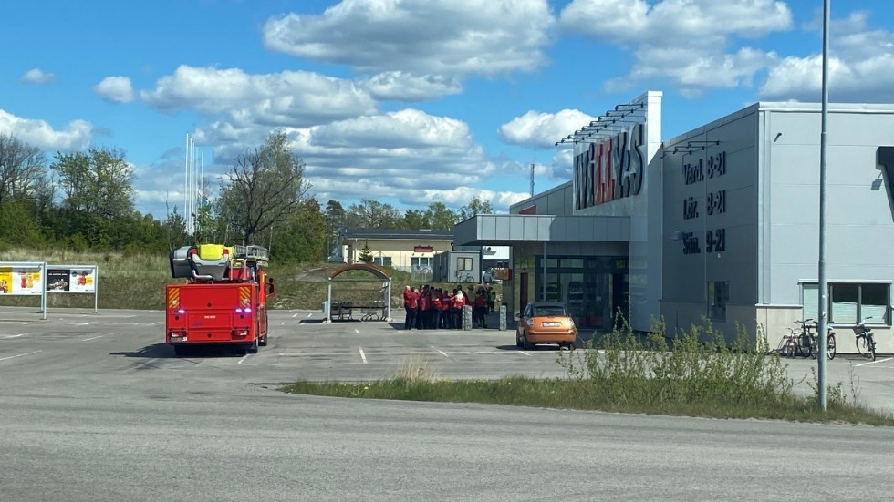 Här utryms Willys i Finspång efter branden.