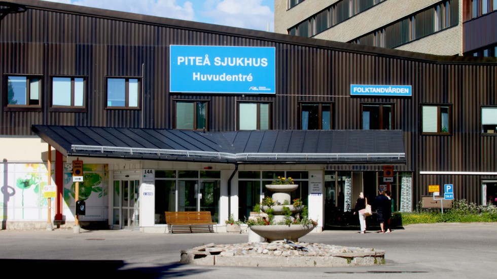 Restaurangen vid Piteå sjukhus är fortsatt stängd på grund av personalbrist. Samtidigt sades 33 procent av kökspersonalen upp för ett år sedan. "Det är lätt att vara efterklok", säger verksamhetschefen Ulf Viklund. (Arkivbild)