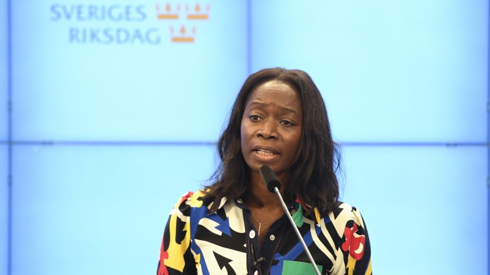 Liberalernas partiledare Nyamko Sabuni presenterar skolförslag för att säkra elvernas rätt till kunskap och trygghet under coronakrisen.