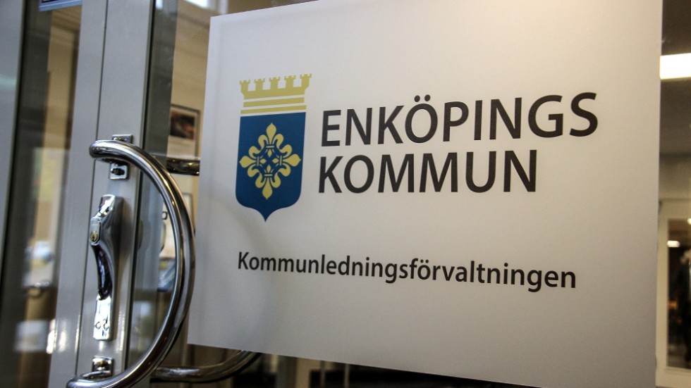 Vi värnar personalen inom välfärden framför den administrativa, skriver Jesper Englundh.