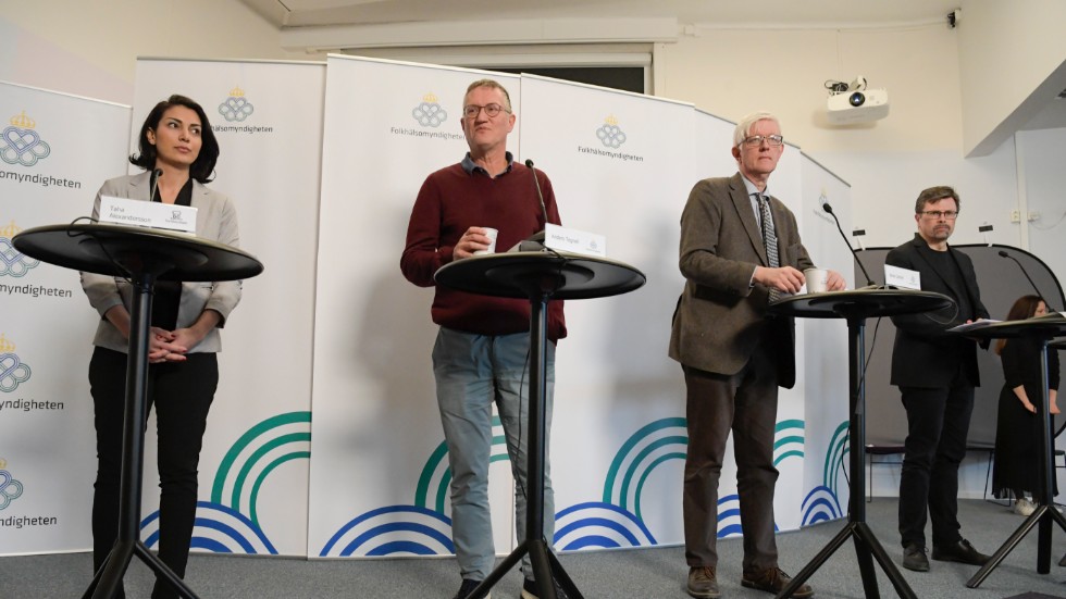 Att myndigheterna inte infört tuffare restriktioner än nödvändigt har hittills medfört att många verksamheter ändå kan fortgå, menar debattörerna.
