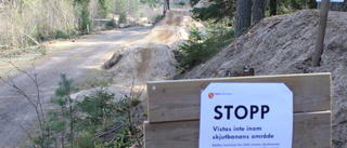 Blylarm på skjutbana där MTB-cyklister grävt gupp   