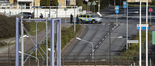 Tips sökes efter explosivt fynd i klädcontainer