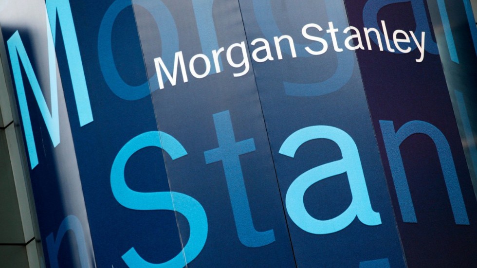 Investmentbanken Morgan Stanley redovisar en lägre vinst för första kvartalet jämfört med motsvarande period i fjol.