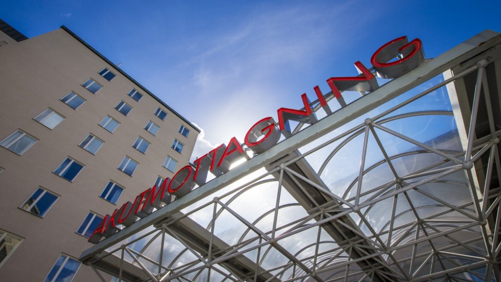 Trycket på coronavården väntas vara högt hela sommaren.