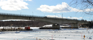 Uppmaningen: Se upp på isen kring Kalixbron!