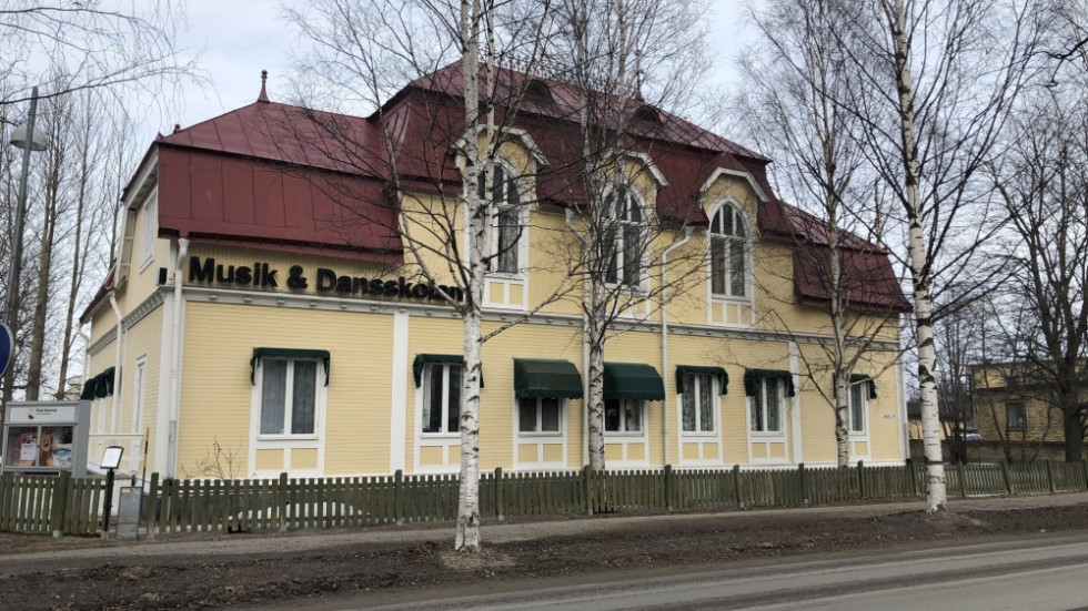 Från och med måndag 6 april är all instrumentalundervisning inställd på Musik- och dansskolan. Däremot fortsätter undervisningen för de elever som har huvudinstrument i musikklass och på gymnasiets musikestetprogram.