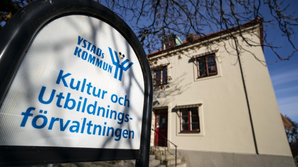 Efter att Ystads kommun begärt överprövning av polisens tidigare beslut att lägga ner förundersökningar mot de två föräldrar som misstänks ha isolerat sina barn från omvärlden återupptas förundersökningen mot paret. Arkivbild.