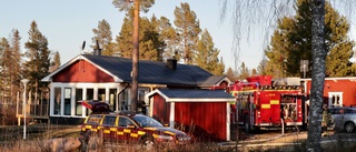 Brand i bastu riskerade spridas till hus