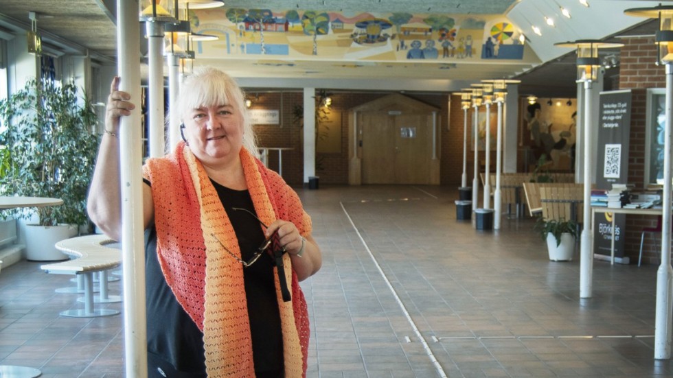 Ewa Olausson tycker att distansundervisningen har fungerat bättre än väntat. Men det är olika från elev till elev.