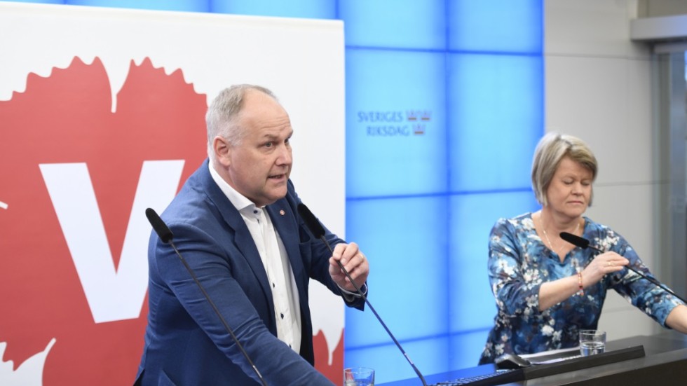 Vänsterledaren Jonas Sjöstedt och Ulla Andersson, ekonomiskpolitisk talesperson. Arkivbild.