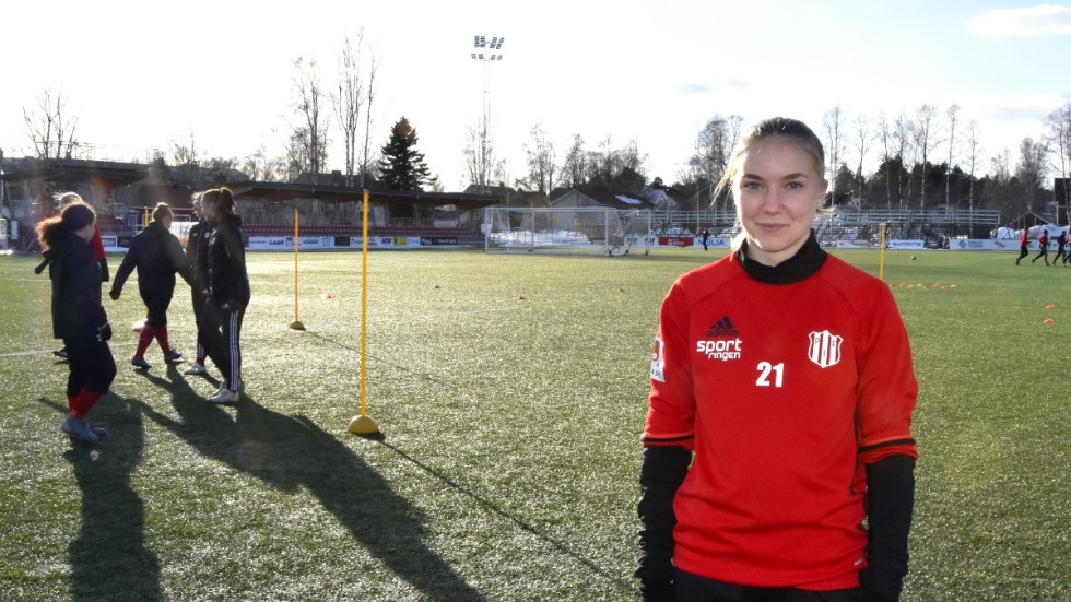 Janina Bramberg lämnar Luleå SK och tar steget upp till damallsvenska Piteå IF:s F19-lag. Nu hoppas hon på sikt kunna slå sig in i det allsvenska topplaget.
