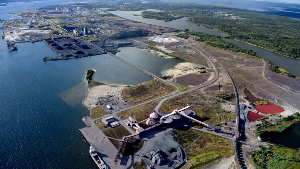 Luleå kommun kan nu sälja 120 hektar mark i anslutning till malmhamnen till LKAB. Den lilla viken "Skvampen" ska fyllas igen med massor från muddringen av Malmporten och den ingår i markanvisningen.