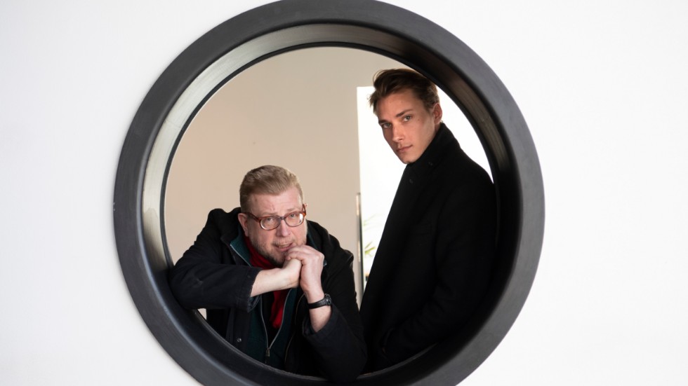 Regissören Anders Lennberg och skådespelaren Niclas Gillis är aktuella med Per Hagman-filmatiseringen "Pool".