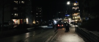 Äldre man hade batong och kniv i bilen