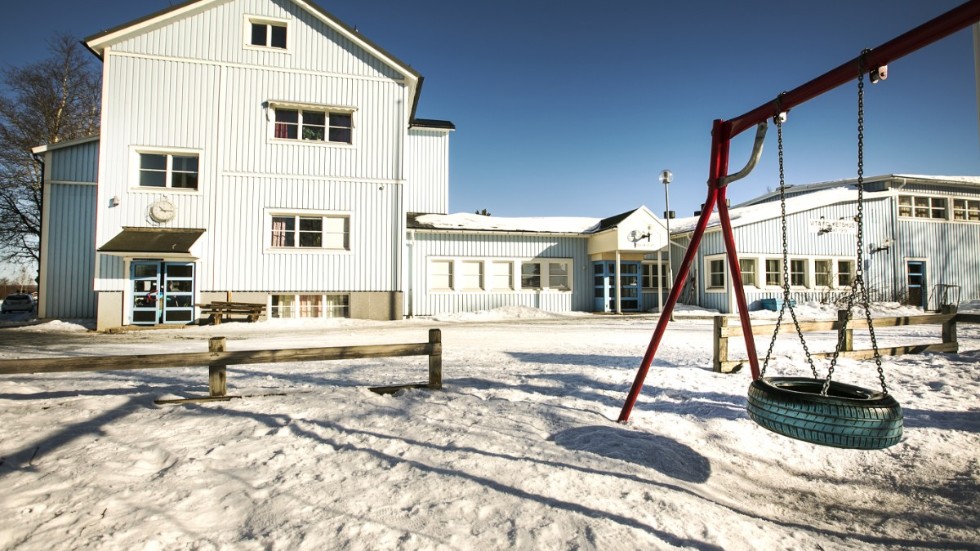 Skolinspektione kräver nu att Vitådalens skola ekonomiska förening ser till att man kan bära sina egna kostnader. 
