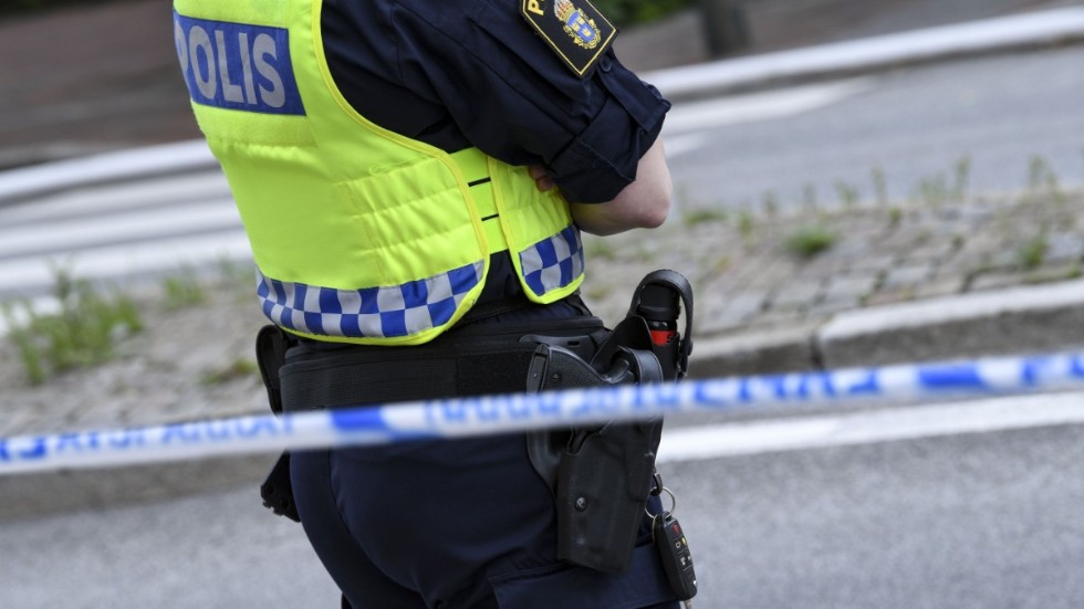 En tidigare dömd polis åtalas för ekonomiska brott. Arkivbild.